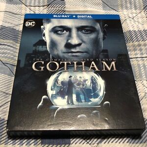 DC | Gotham | The Complete Third Season Blu-ray and NO DIGITAL COPY